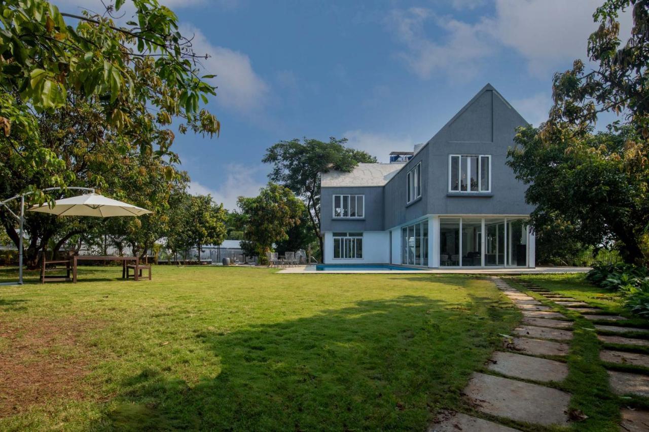 Twilight Grove By Stayvista - Pool- View Villa With Manicured Lawn, Contemporary Interiors & Home Theatre Karjat Buitenkant foto
